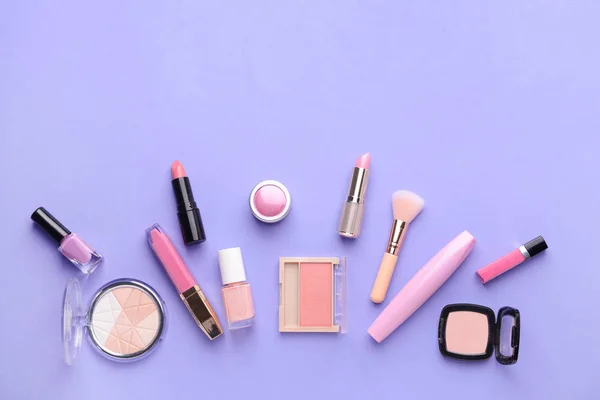 Set van decoratieve cosmetica op kleur achtergrond — Stockfoto