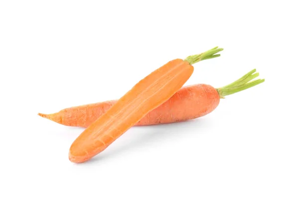 Smaczne świeże marchew na białym tle — Zdjęcie stockowe