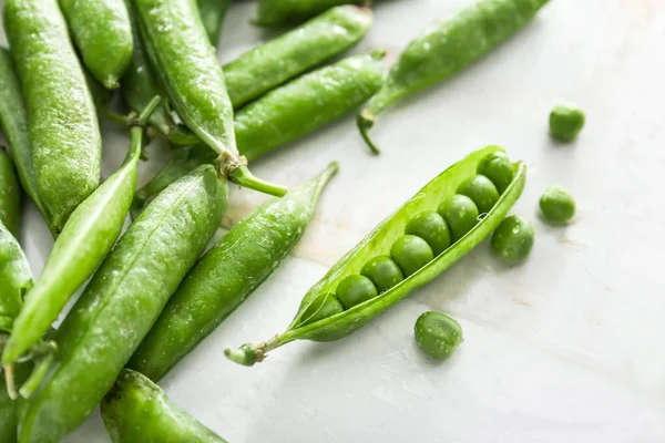Tasty fresh peas on white wooden background — Stock Photo, Image