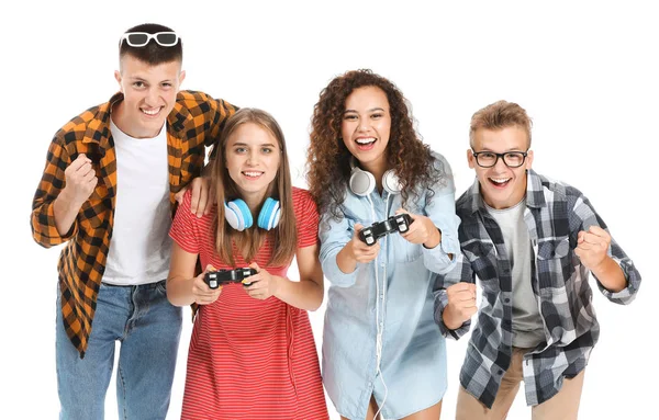 Adolescentes jogando videogame no fundo branco — Fotografia de Stock