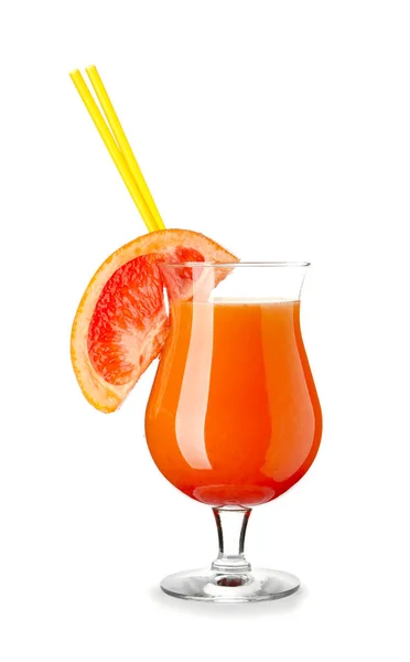 Glas met smakelijke zomer cocktail op witte achtergrond — Stockfoto