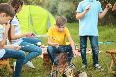 Yaz kampında marşmelov ukavyorum