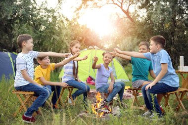 Yaz kampında marşmelov ukavyorum