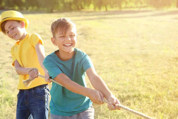 Group of children pulling rope at summer camp — Stock Photo, Image