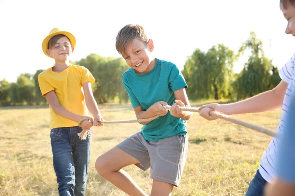 Group of children pulling rope at summer camp — Stock Photo, Image