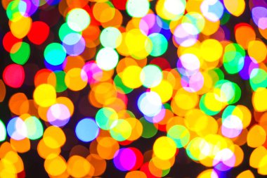 Koyu arkaplanda bulanık ışıklar