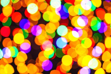 Koyu arkaplanda bulanık ışıklar