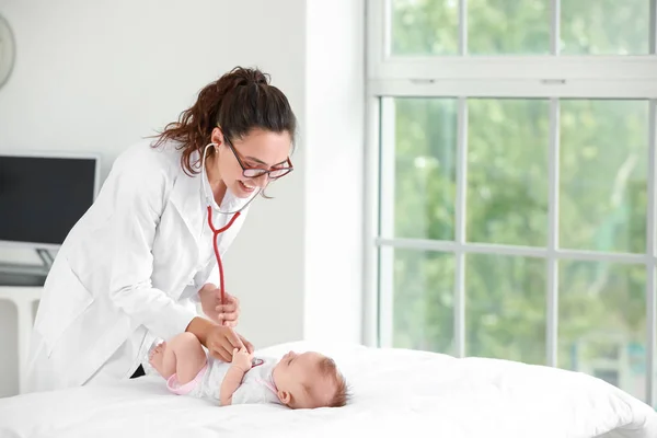Pediatrician examining little baby in clinic — Stock Photo, Image