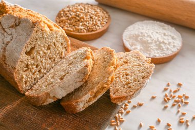 Hafif masada taze buğday ekmeği