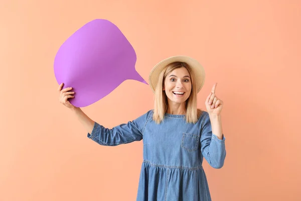 Beautiful woman with speech bubble on color background — Stock Photo, Image
