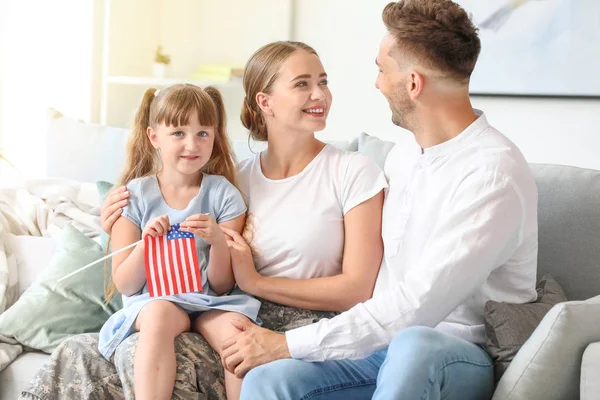 Happy female soldier with her family at home — Stock Photo, Image