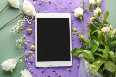 Çiçekçi işyerinde modern tablet bilgisayar