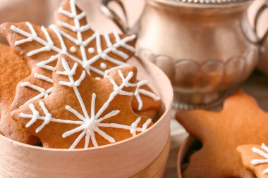 Masada lezzetli Noel kurabiyeleri ile Kutu, closeup