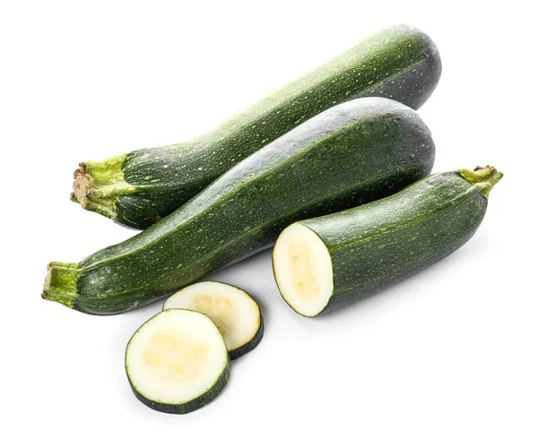 Färsk zucchini på vit bakgrund — Stockfoto