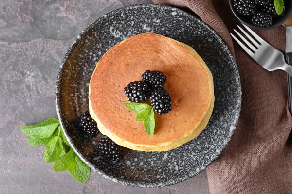 Plate with tasty pancakes and blackberry on table — Stock Photo, Image