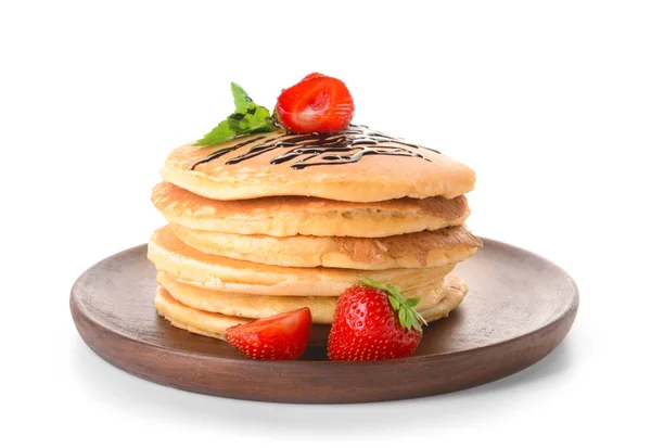 Stack av läckra pannkakor med jordgubb på vit bakgrund — Stockfoto