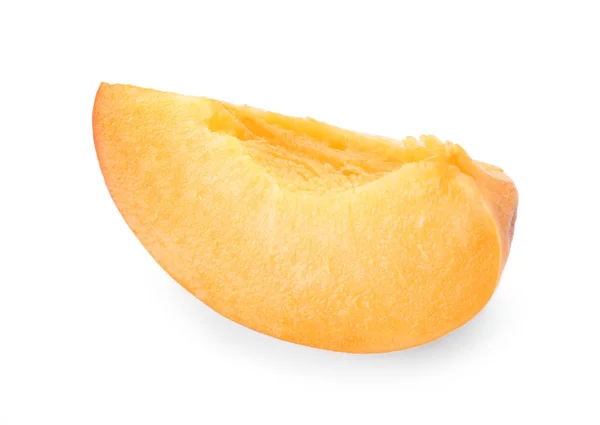Шматок смачного абрикоса на білому тлі — стокове фото