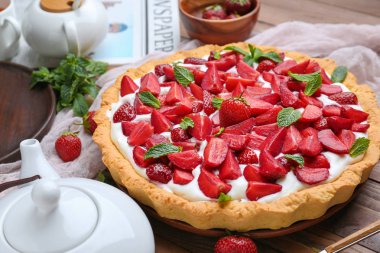 Masada çay ile lezzetli çilekli kek