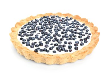 Beyaz arka planda lezzetli dut turtası