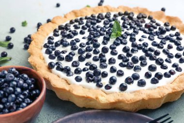Masada lezzetli böğürtlenli börek, closeup