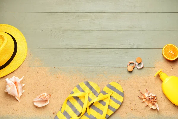 Composition with beach accessories on wooden background — Stock Photo, Image