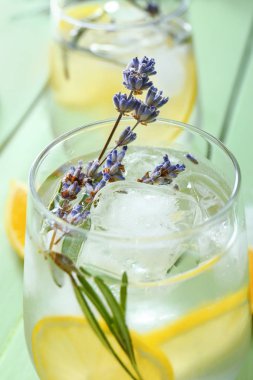 Masada lavanta limonata ile Cam, closeup