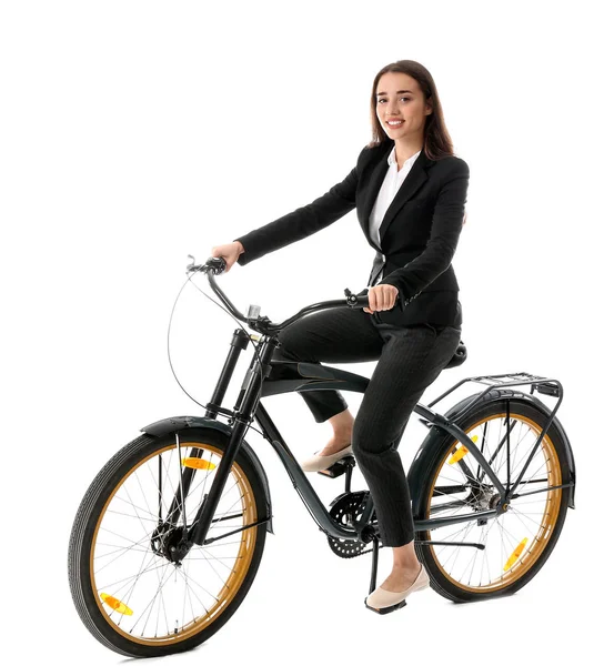 Joven mujer de negocios montando bicicleta sobre fondo blanco — Foto de Stock