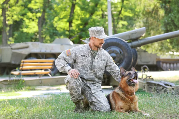 Soldier with military working dog outdoors — Stock Photo, Image