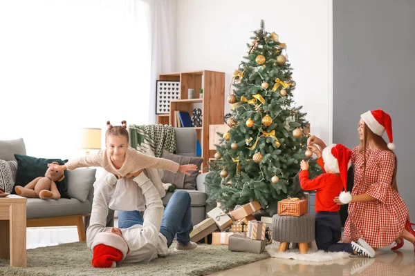 Happy family at home on Christmas eve — Stock Photo, Image