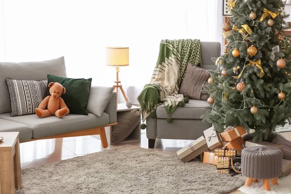 Belső tér gyönyörű nappali díszített karácsonyra — Stock Fotó