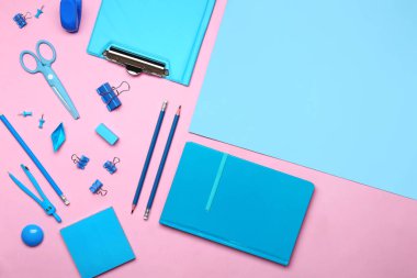 Okul gereçleri renk arkaplanı