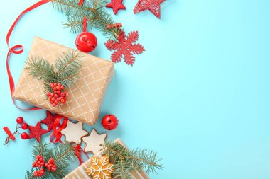 Renkli arka planda güzel Noel hediye kutusu ile Kompozisyon