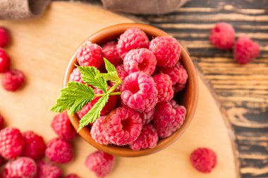 Masada taze ahududu ile Kase, closeup