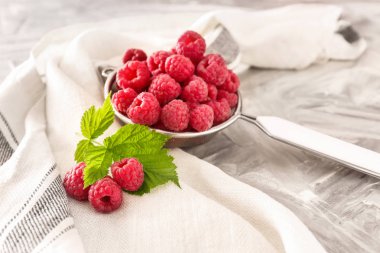 Masada taze ahududu ile Elek