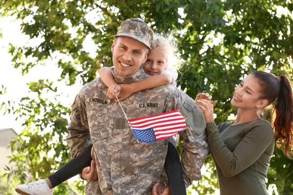 Happy military man with his family outdoors — Stock Photo, Image