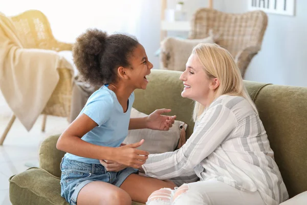 Happy woman with her African-American daughter at home — Stock Photo, Image