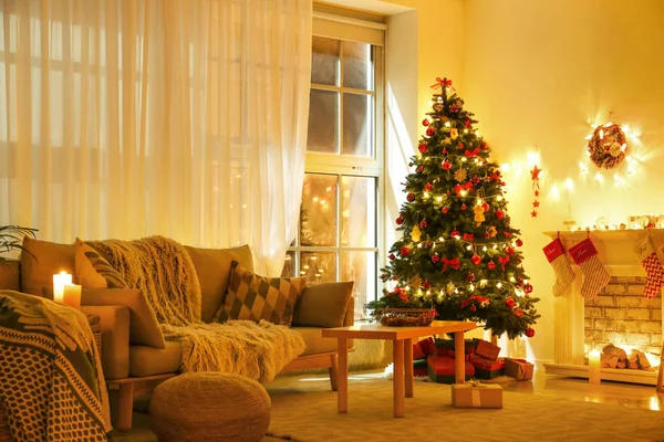 Noel için dekore edilmiş oda güzel iç — Stok fotoğraf