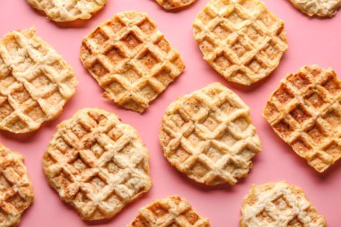 Renkli arka planda lezzetli waffle
