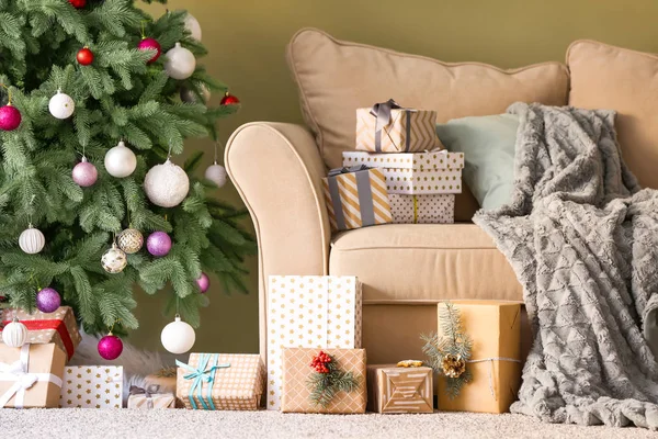 Mooie geschenkdozen in de kamer — Stockfoto