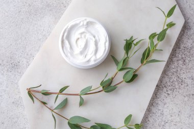 Gemide vücut kremi ve okaliptüs