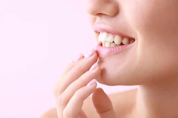 Young woman with beautiful lips on color background, closeup — Stock Photo, Image