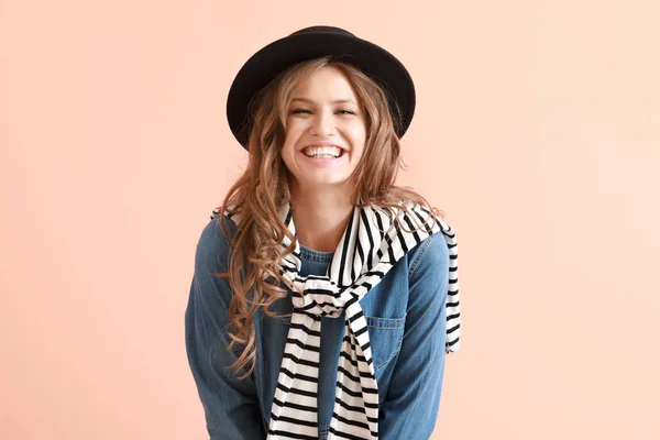 Portrait of happy young woman on color background — Stock Photo, Image