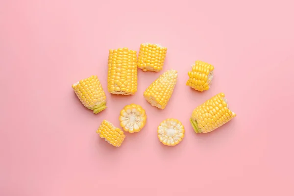 Fresh cut corn cob on color background — Stock Photo, Image