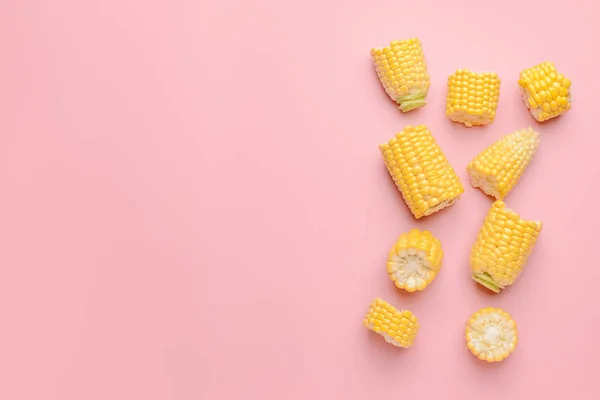 Fresh cut corn cob on color background — Stock Photo, Image