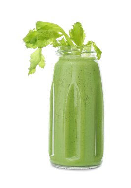 Beyaz arka planda taze sağlıklı smoothie Şişe