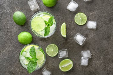 Grunge arka plan üzerinde taze mojito ile Kompozisyon