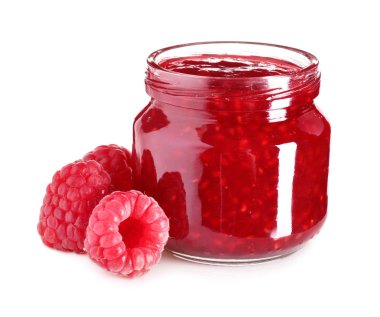 Beyaz arka planda lezzetli ahududu reçel kavanozu