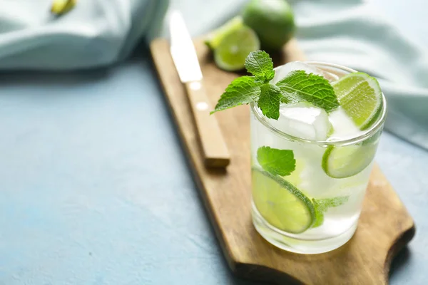 Glass of fresh mojito on table — Stock Photo, Image