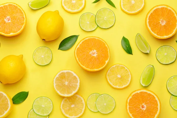 Different sliced citrus fruits on color background — Stock Photo, Image