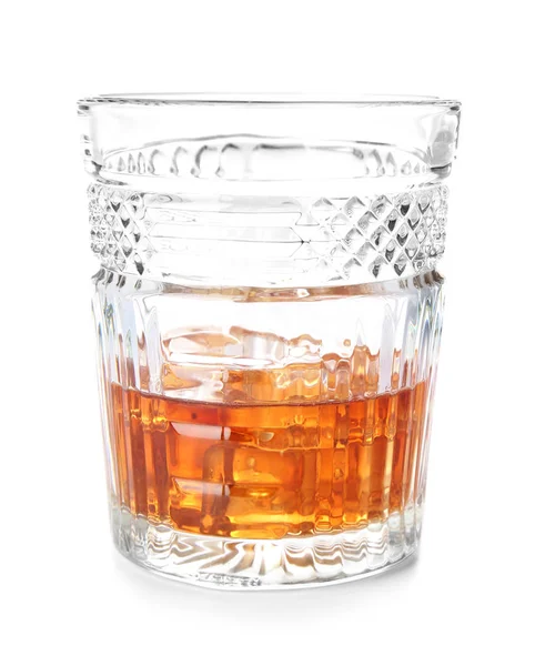 Glas whisky på vit bakgrund — Stockfoto